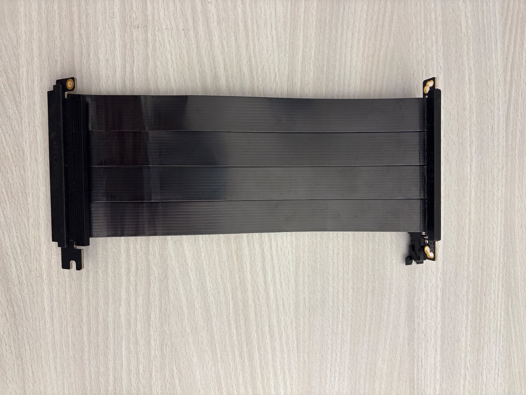 PCs: Câble Riser PCI-E 5.0 AVA5 LINKUP Noir 22cm DUAL REVERSE – D'occasion à Fribourg par DASH-D 2