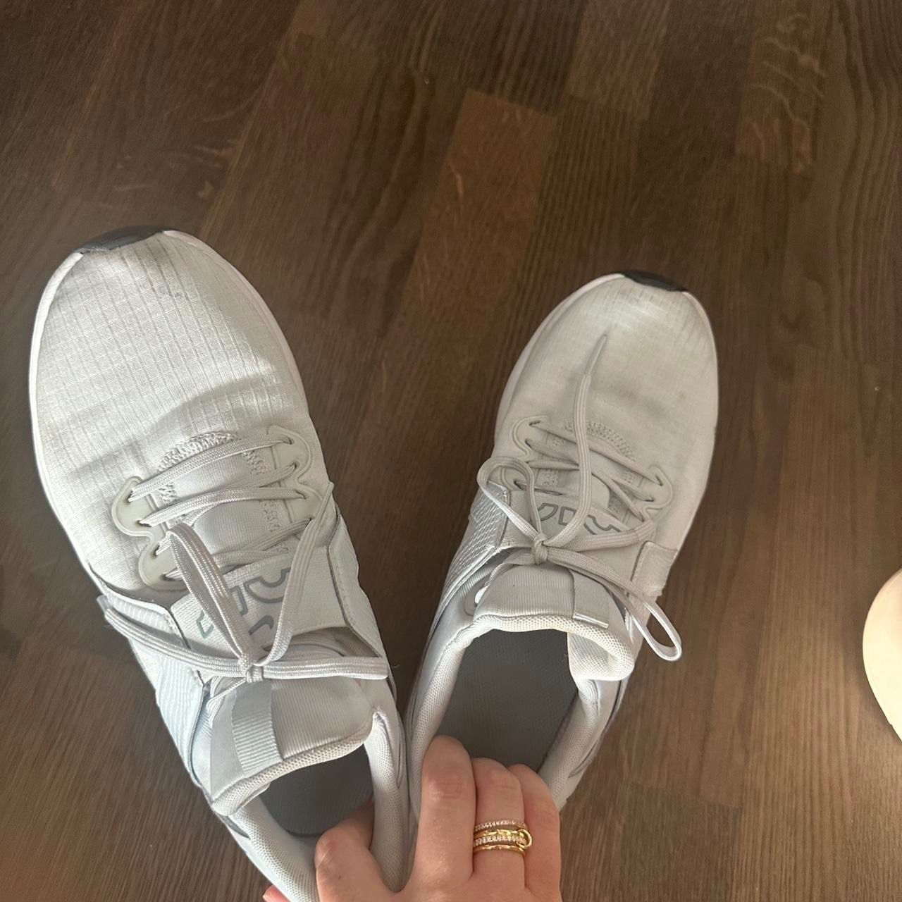 Nike Scarpe da donna: White Nike Air Max trainers – Usato da Konolfingen venduto da gle_nbf9 1