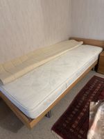 Bettgestell mit Lattenrost und Matratze 90x200 cm