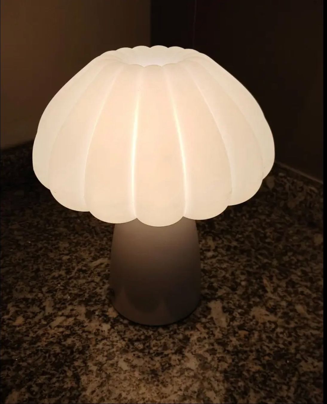 Lampade: Dekorative Lampe mit Blumenschirm – Nuovo (secondo la descrizione) da Zürich venduto da dus_gln9 1