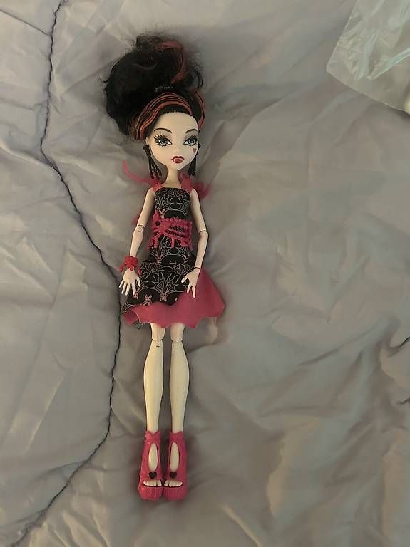 Bambole: Monster high Draculaura  – Usato da Fällanden venduto da son_9gmf