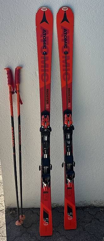Atomic Sci: Atomic S9 Ski mit Skistöcken VB – Usato da Waltenschwil venduto da Tebecca