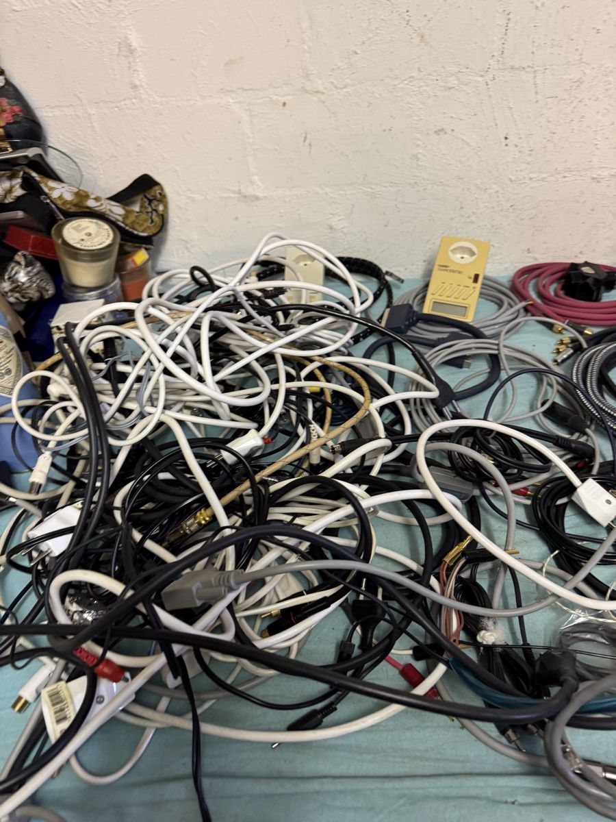 Cavi: Verschiedene Kabel Nr 4 – Usato da Effretikon venduto da Effi0111 1