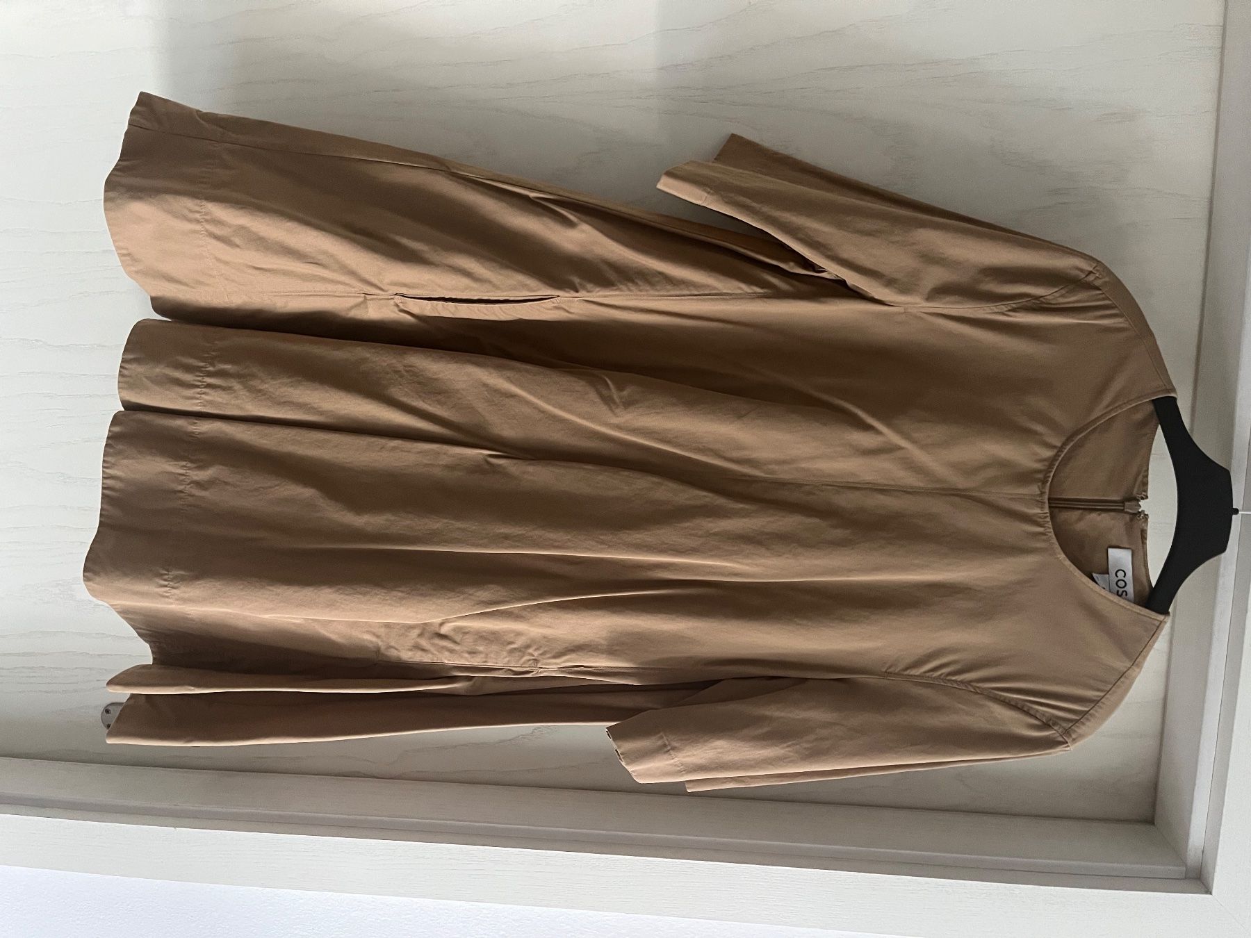 Cos Kleider: Robe COS camel 34 – Gebraucht aus Neuchâtel von Code001