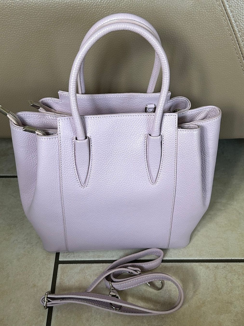 Taschen für Damen: NEU - Leder-Handtasche flieder/lila – Neu und originalverpackt aus Cugnasco von isolaverde 1