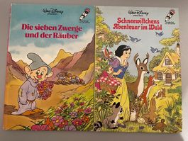 zwei Bücher von schneewittchen