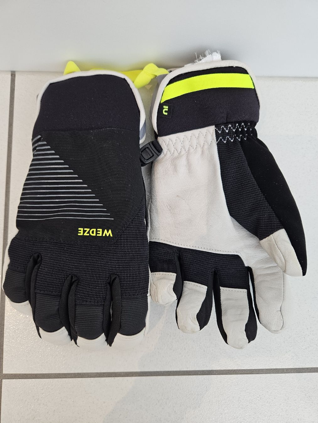 Decathlon Skis: Skihandschuhe Kinder warm wasserdicht - 900 schwarz – Gebraucht aus Oftringen von Mrg3