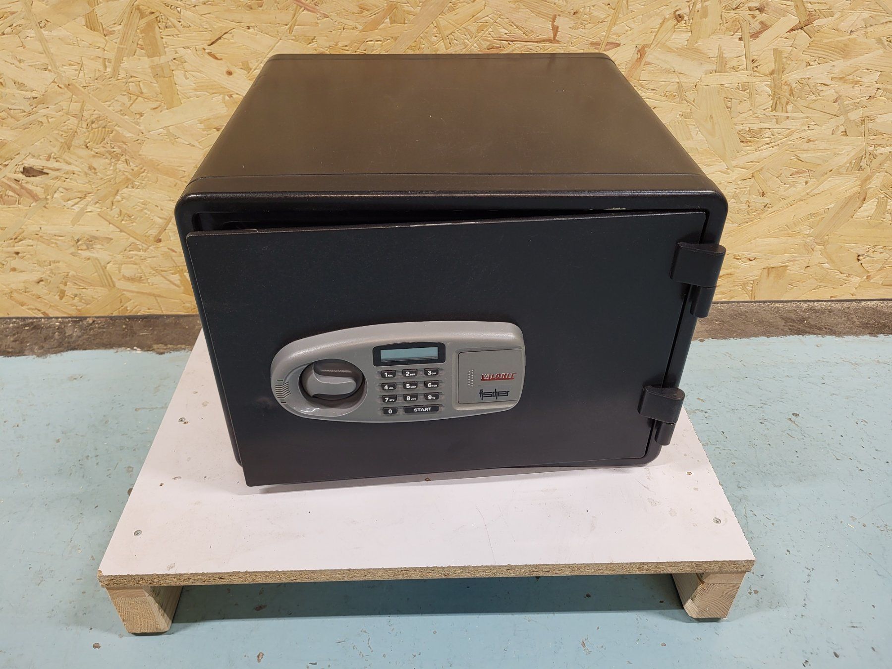Tresor: Tresor mit Elektronikschloss – Gebraucht aus Brügg BE von POU-BELLE