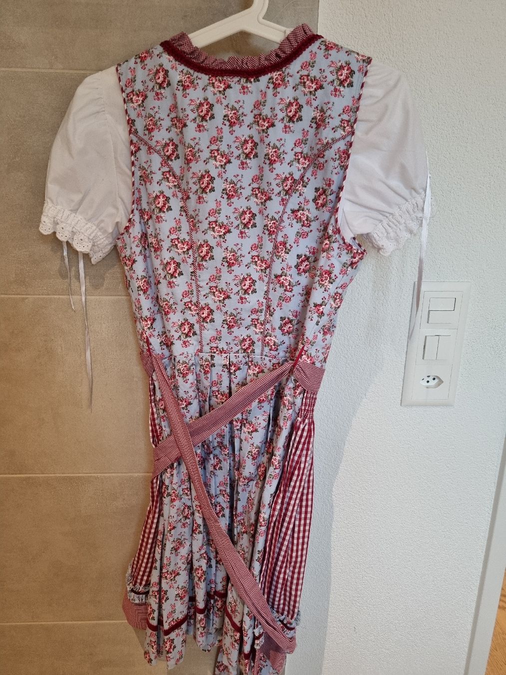 Krüger Vestiti: Dirndl Blumenmuster rot weiss Grösse 38 – Nuovo (secondo la descrizione) da Alpnachstad venduto da val_6bh8 1