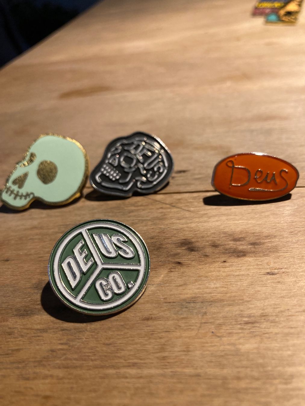 Placchette & Badge: Deus Ex Machina Skull Pin Set – Nuovo (secondo la descrizione) da Wallisellen venduto da HorstTennenbaum 2
