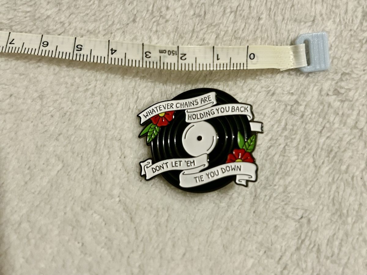 Placchette & Badge: Pin One Direction What a Feeling Motiv – Usato da Uster venduto da xBeccax 1