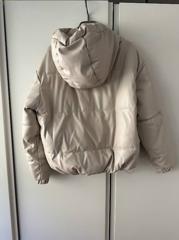 Giacche: Stradivarius beige Pufferjacke / Kunstlederjacke Gr. S – Usato da Klingnau venduto da mic_qk2t 2