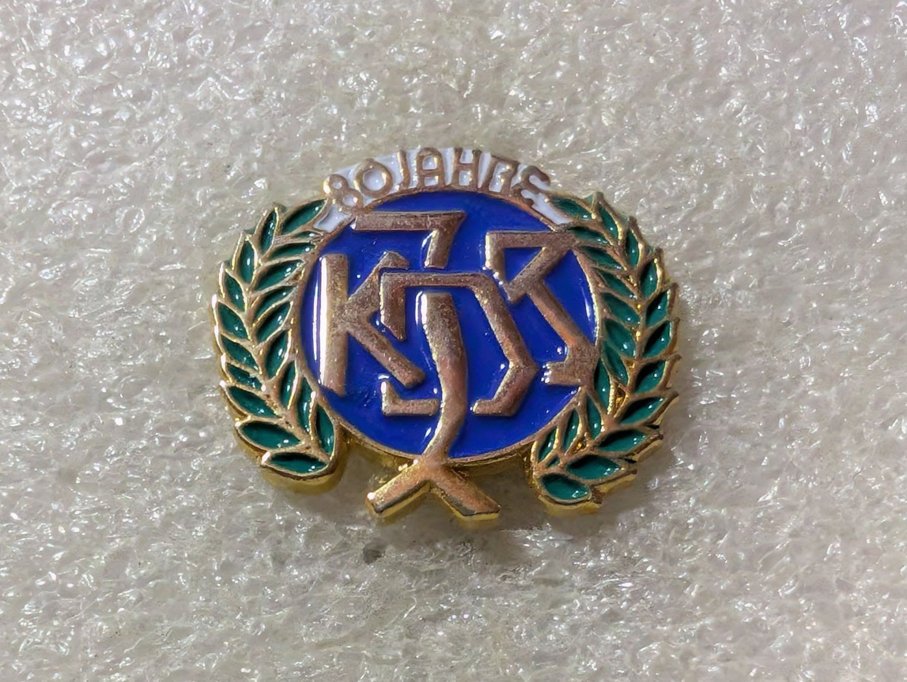 Placchette & Badge: Ansteckpin 4: – Usato da Oppligen venduto da Pin-Fall-Shop