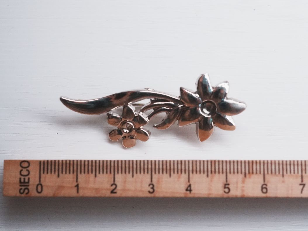 Spille & Fermagli: Vintage Brosche Blumen silberfarben Strass ca. 5,5 cm – Usato da Volketswil venduto da HeredisAntiques 3