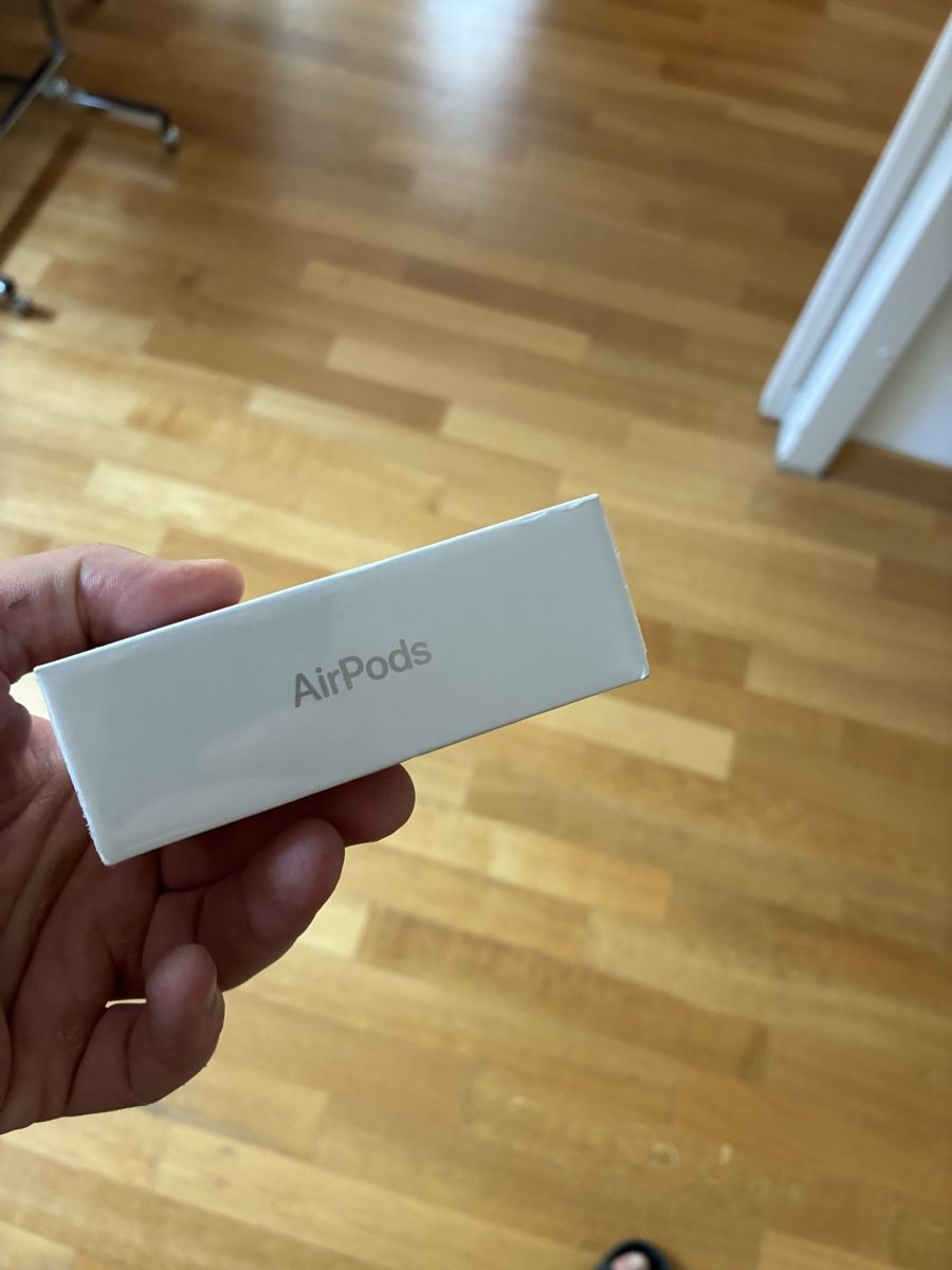 Apple Cuffie: Apple AirPods with Charging Case, Gen 2, New – Nuovo e nell'imballaggio originale da Zürich venduto da daphnesap 2
