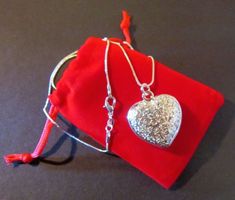 NEUE   Halskette mit Herzanhänger in Silber