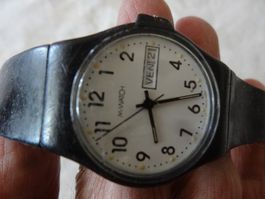M-WACH SCHÖNE HEREN UHR.QUARTZDATE.TAG.LÄÜFT--33X36MM