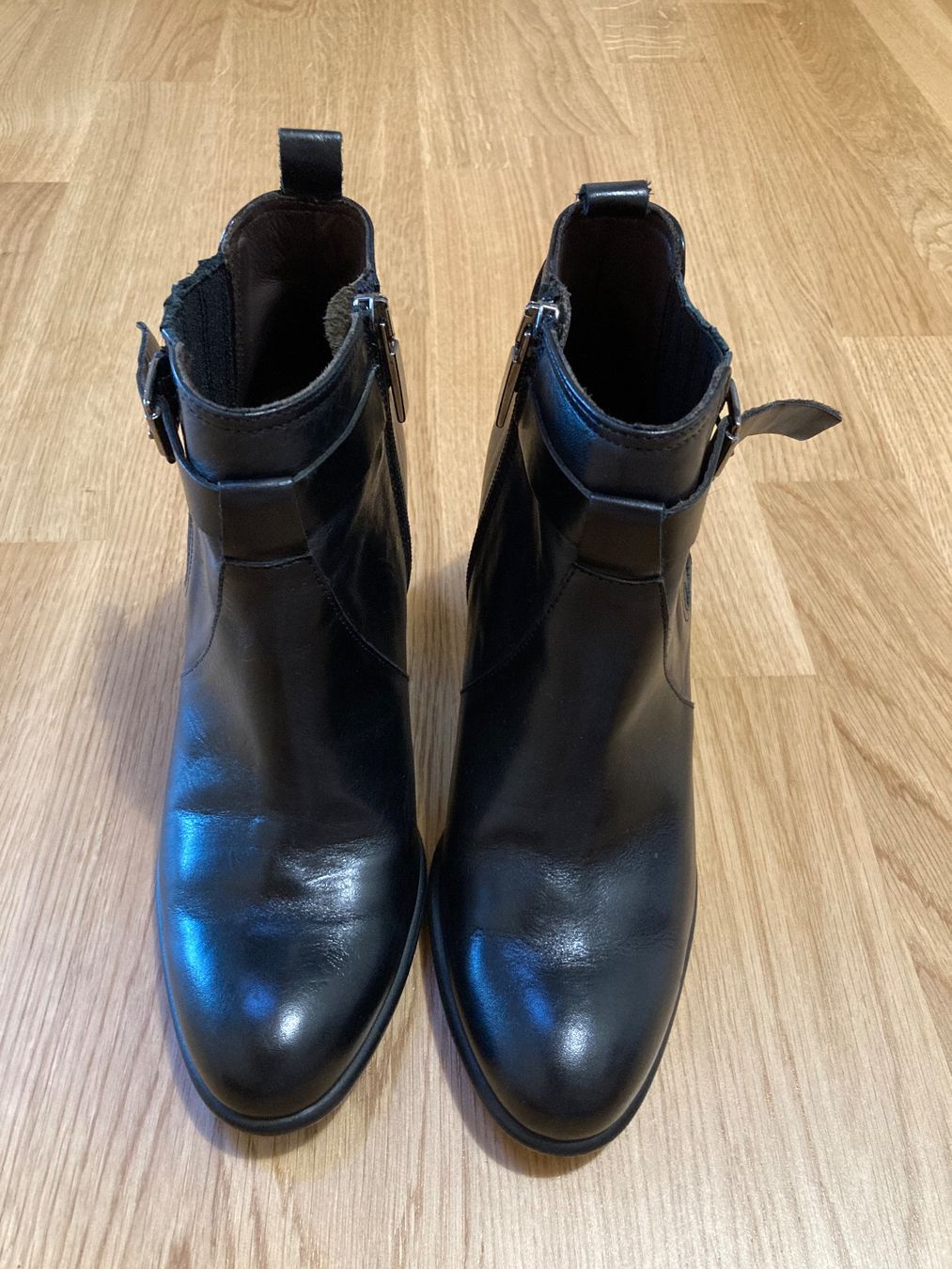Scarpe da donna: NAVYBOOT Stiefeletten aus Leder – Usato da Rafz venduto da Baldemar 5