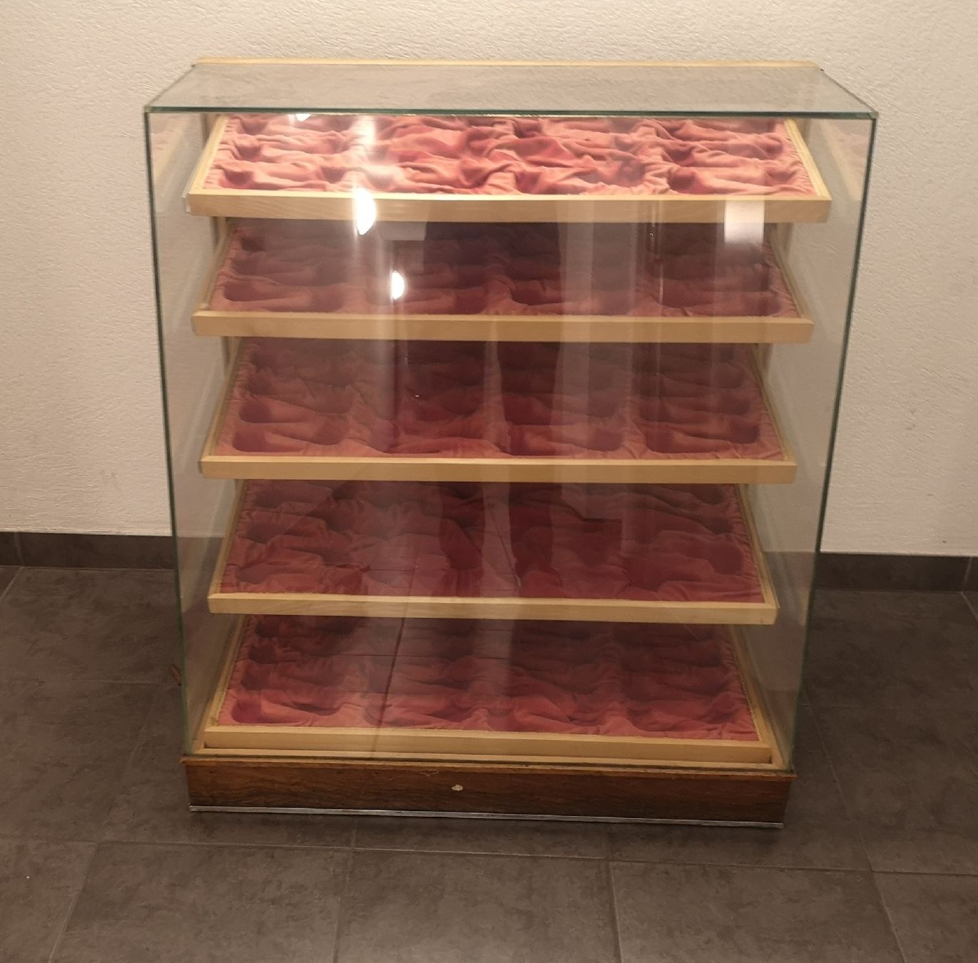 Vetrine: Vitrine de présentation pour collection de pipes – Usato da Conthey venduto da Cathlouz 1