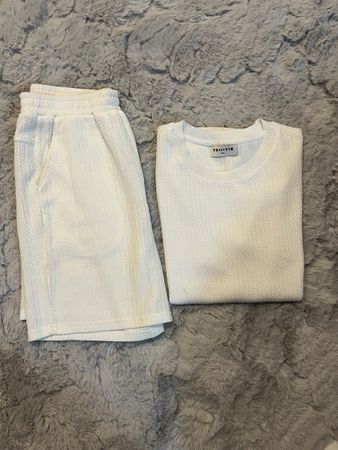 Ensemble d'été blanc FRILIVIN  - neuf! Taille L