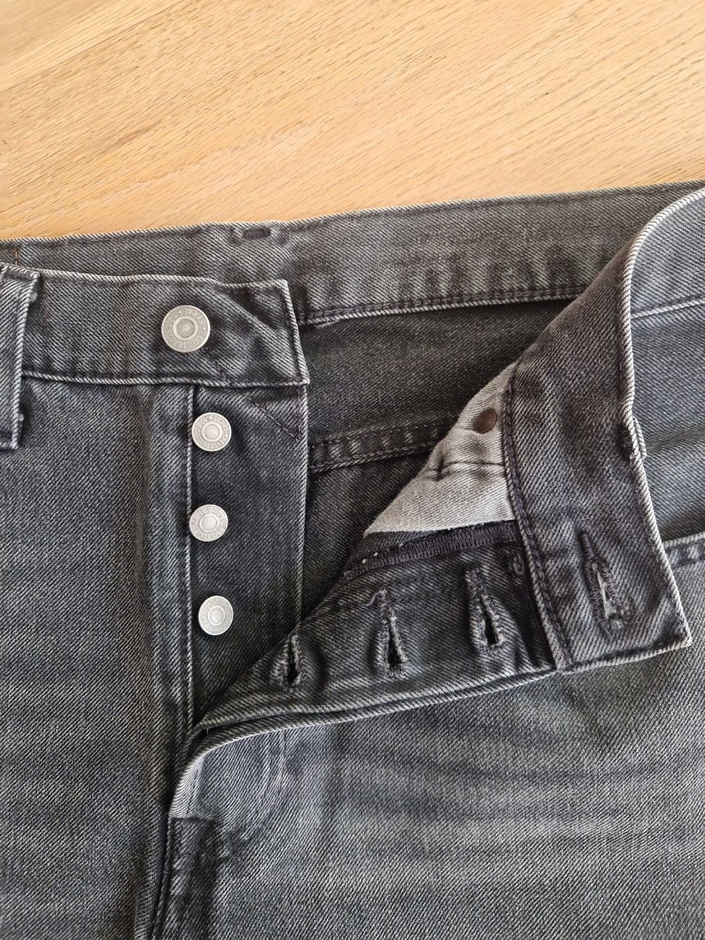 Levi's Jeans: Levi's 501 Jeans W31 L32  – Gebraucht aus St. Gallen von Flames1 3