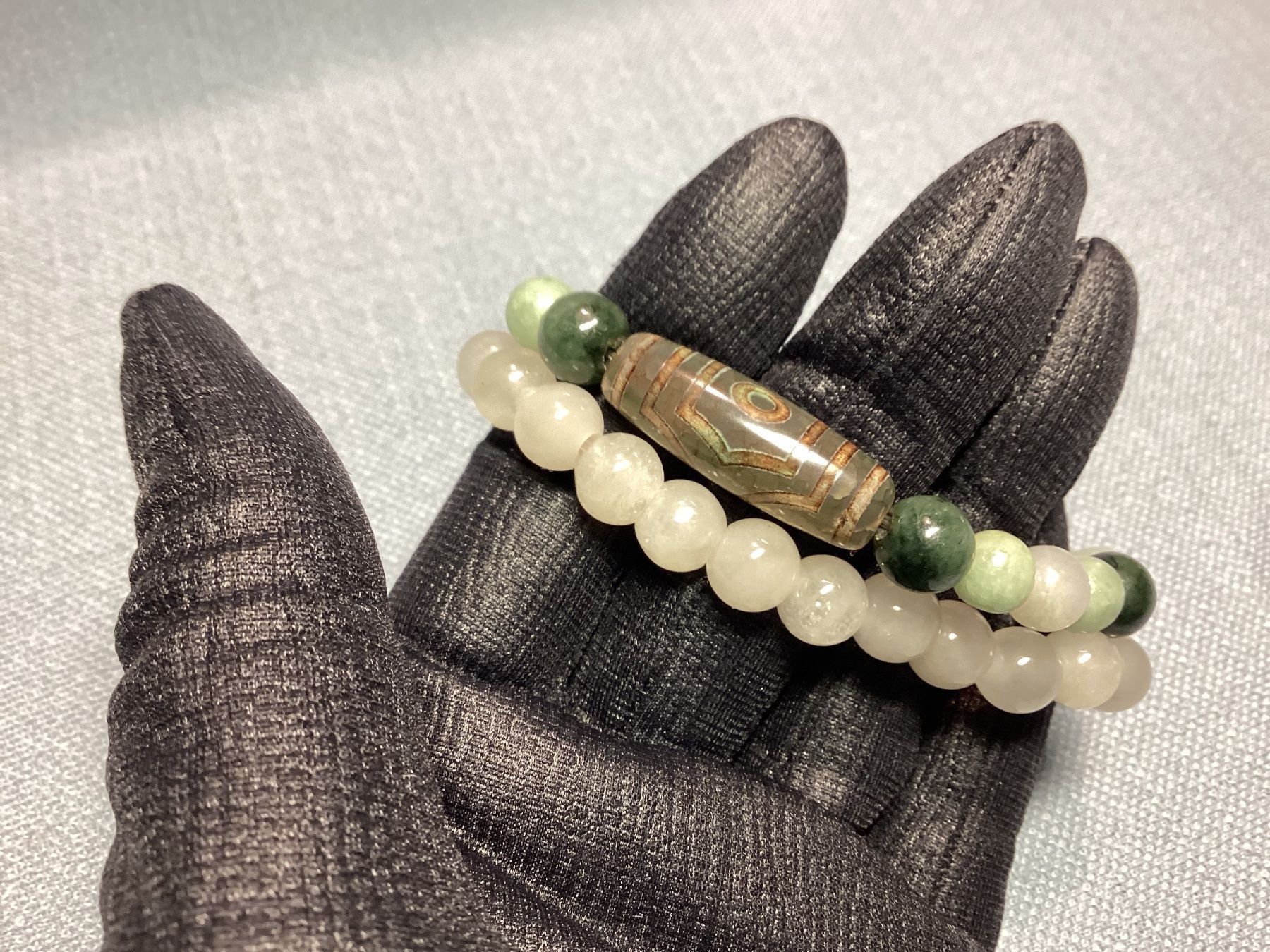 Bracciali & Braccialetti: 2 Jade Armbänder mit tibetischem Dzi-Stein – Nuovo e nell'imballaggio originale da Laax venduto da kri_95f5 4