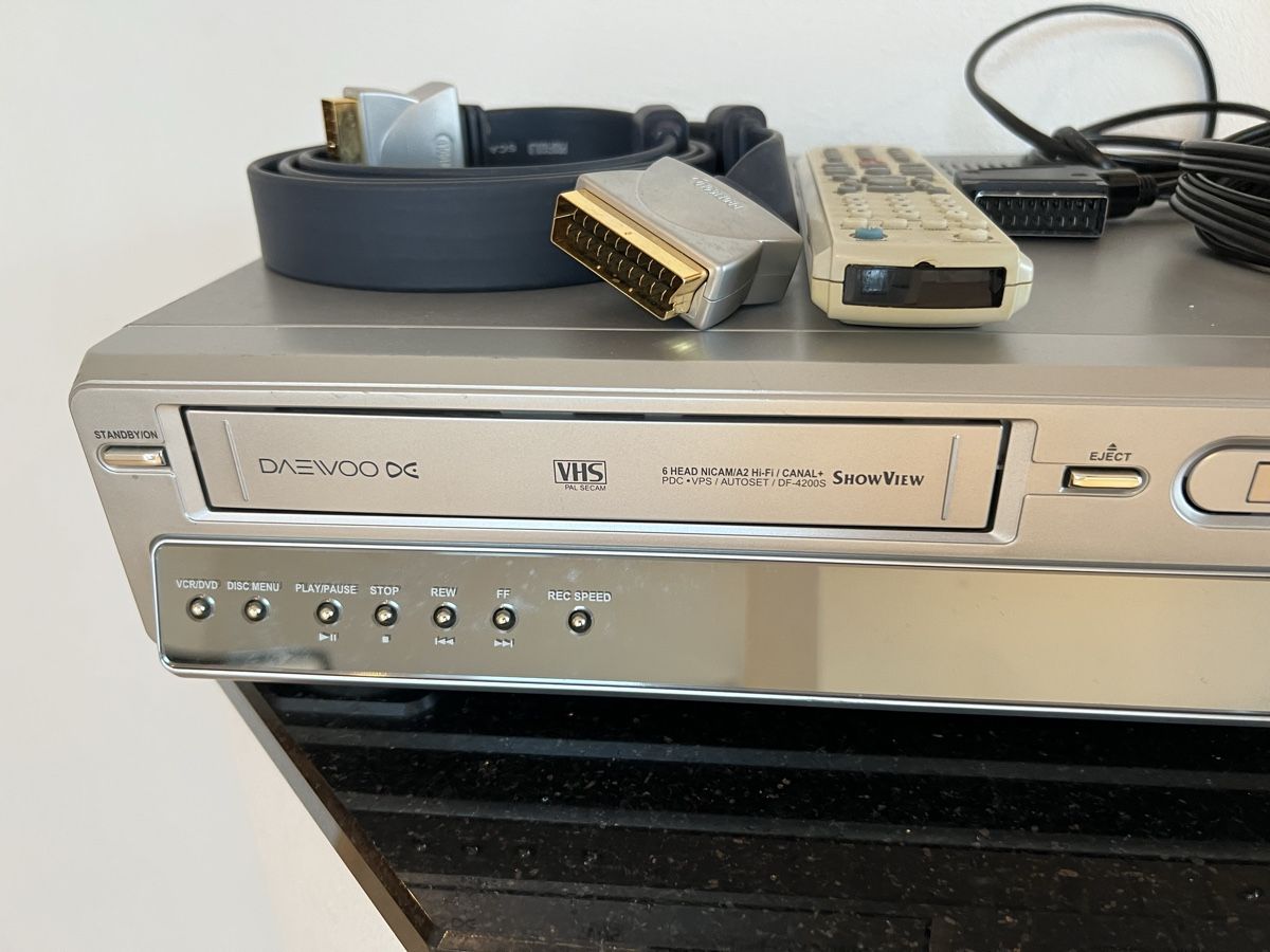 Daewoo Registratori: Daewoo DVD/VHS-Player, Silber, Inkl. Kabel – Usato da Schongau venduto da Retro_Shop 1