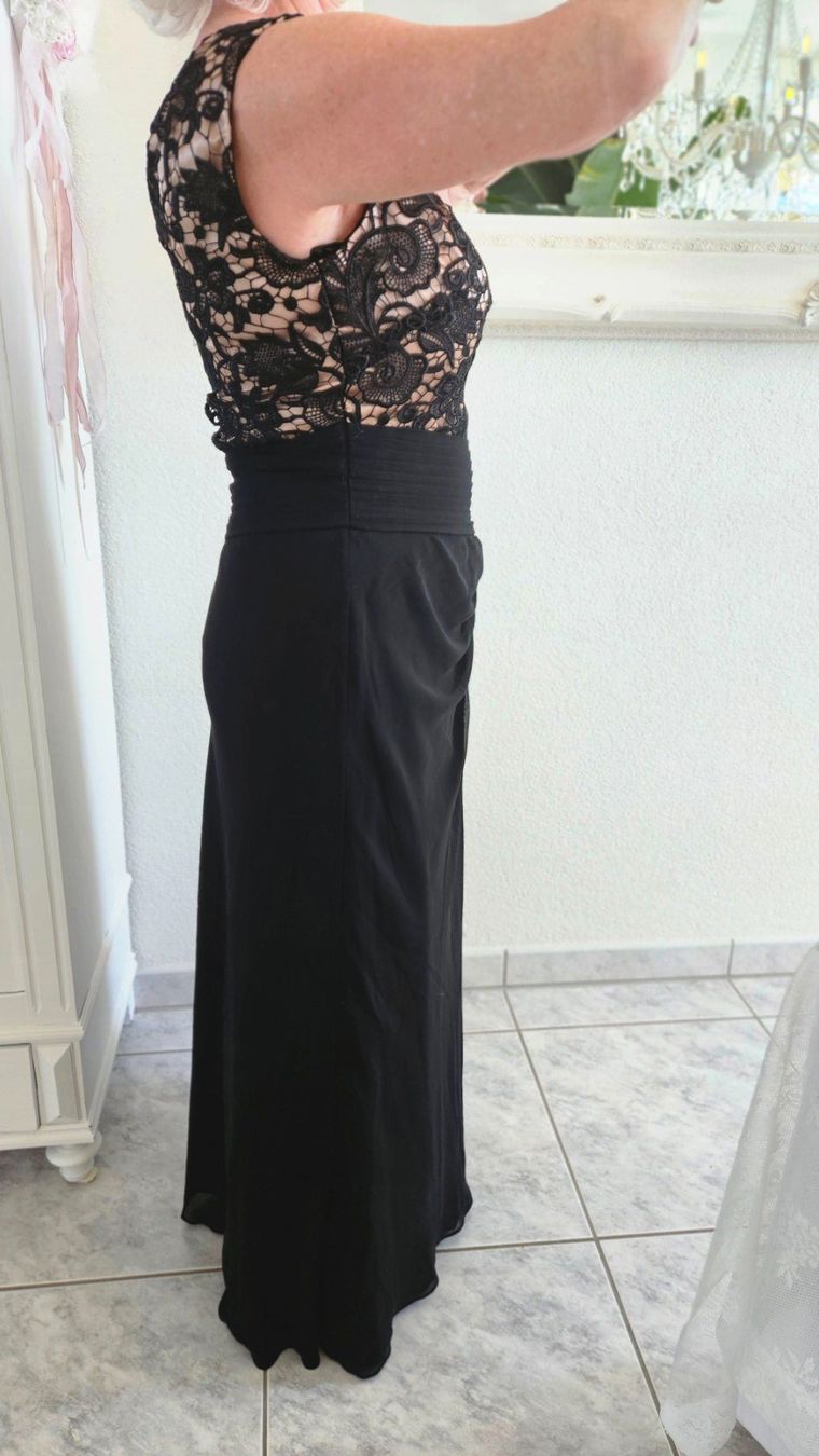 Kleider: Schwarzes Abendkleid mit Spitze, Grösse 40, neuwertig – Gebraucht aus Gossau ZH von fashiontwo 2
