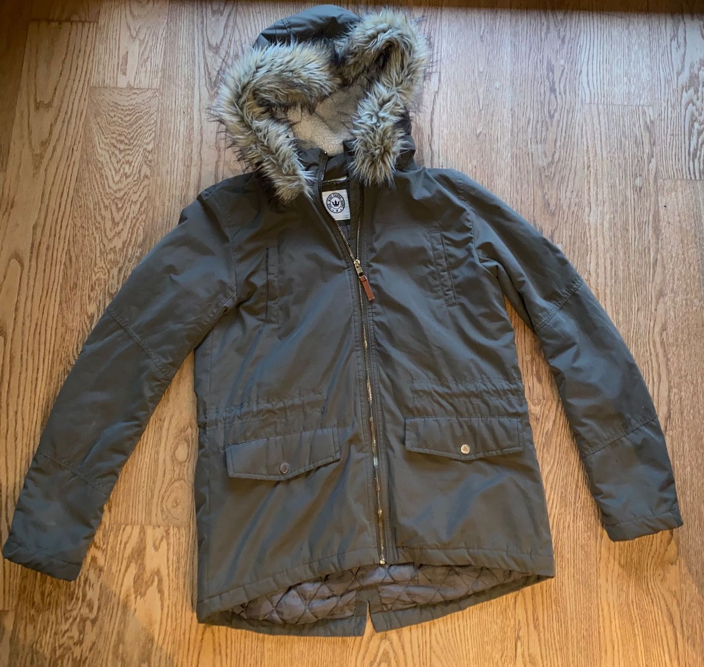H&M Giacche & Cappotti: Winterjacke mit Kapuze Grösse 170 – Usato da Riedholz venduto da lenibeni03