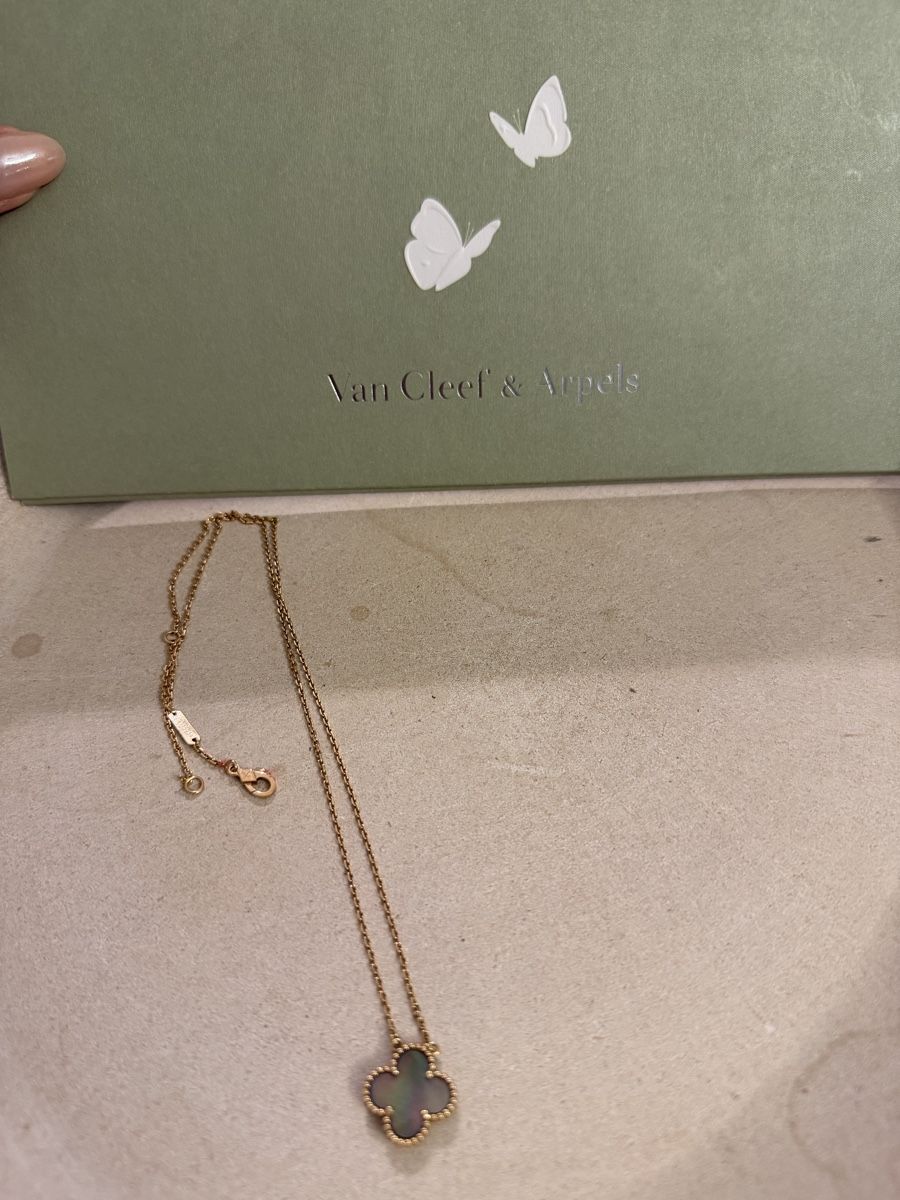Van Cleef Colliers: Van Cleef & Arpels, Alhambra Rosegold – Neuf (Voir description) à Fahrweid par jelena.pavlovic 5