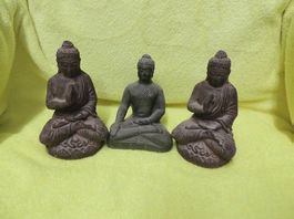 Sammlung mit 3 Buddha aus Stein