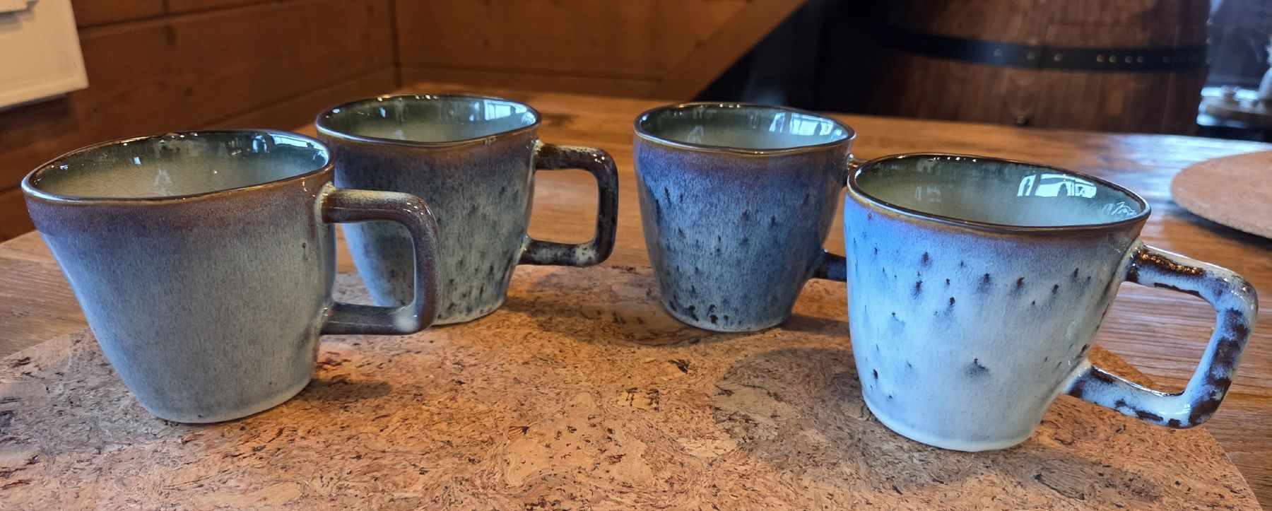 Tassen: 4 wunderschöne, einzigartige Kaffeetassen – Gebraucht aus Grosshöchstetten von Dirue