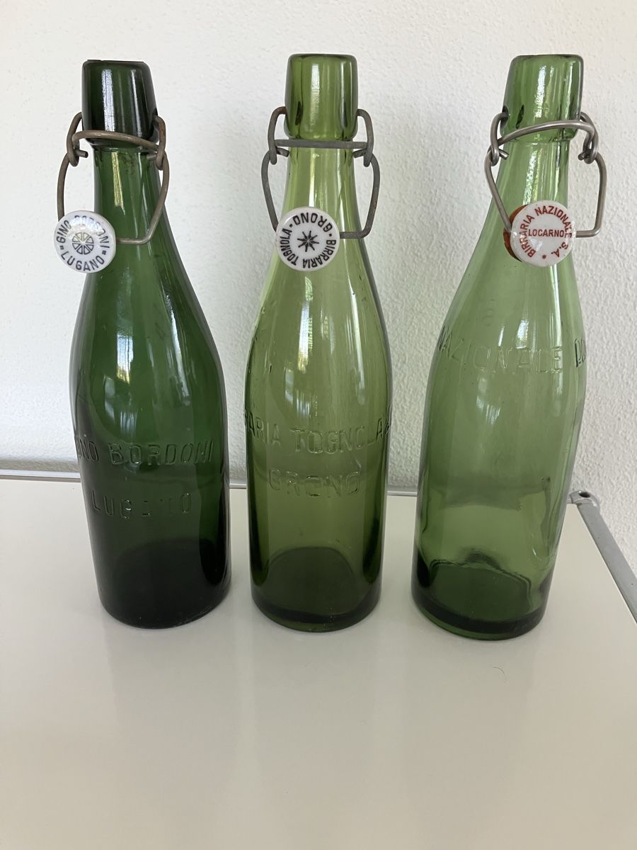 Verres, cruches & bouteilles: 3 antike Bierflasche – D'occasion à losone par china06