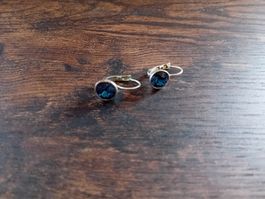 plusieurs Boucles d'oreilles élégantes