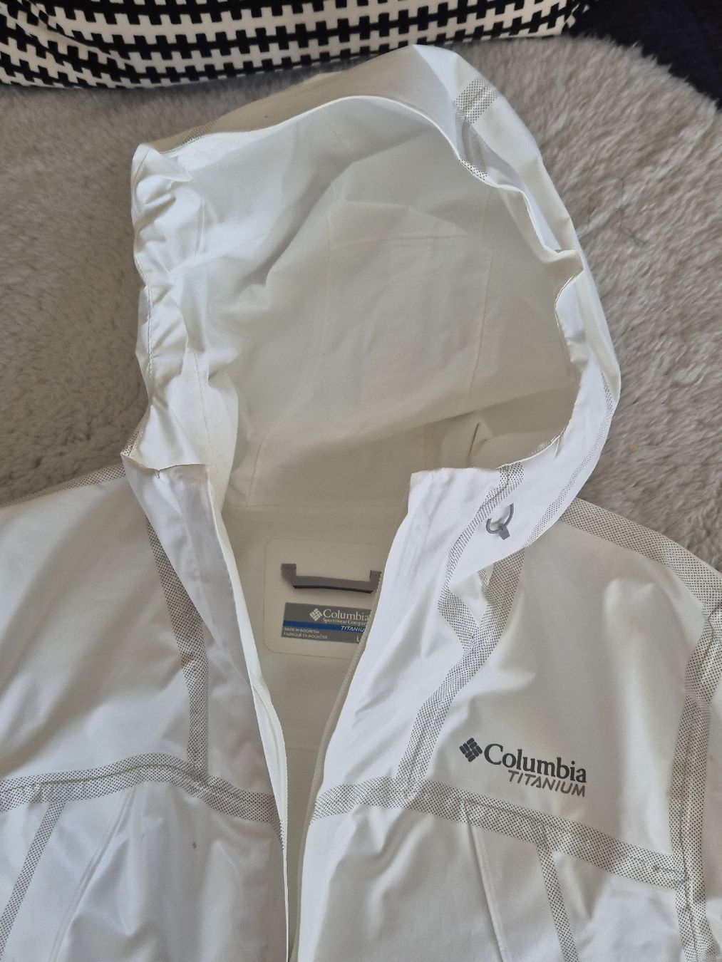Columbia Giacche: Columbia Titanium Regenjacke, nachhaltig – Usato da Merenschwand venduto da Epc19 3