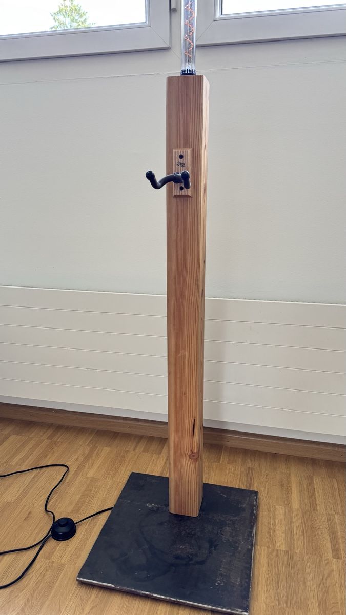 Supporti per strumenti musicali & leggii: Individueller Gitarrenständer Gitarrenhalter – Usato da Reinach BL venduto da tobijah42 2
