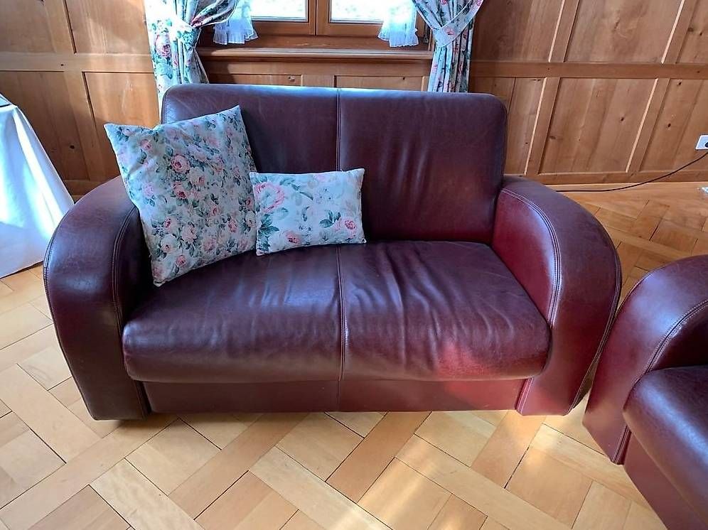 Sofas:  Leder-Garnitur Couch 3-Sitzer 2-Sitzer Sofa Bordeaux Sofa – Gebraucht aus Wittenbach von Stefan.K57 3