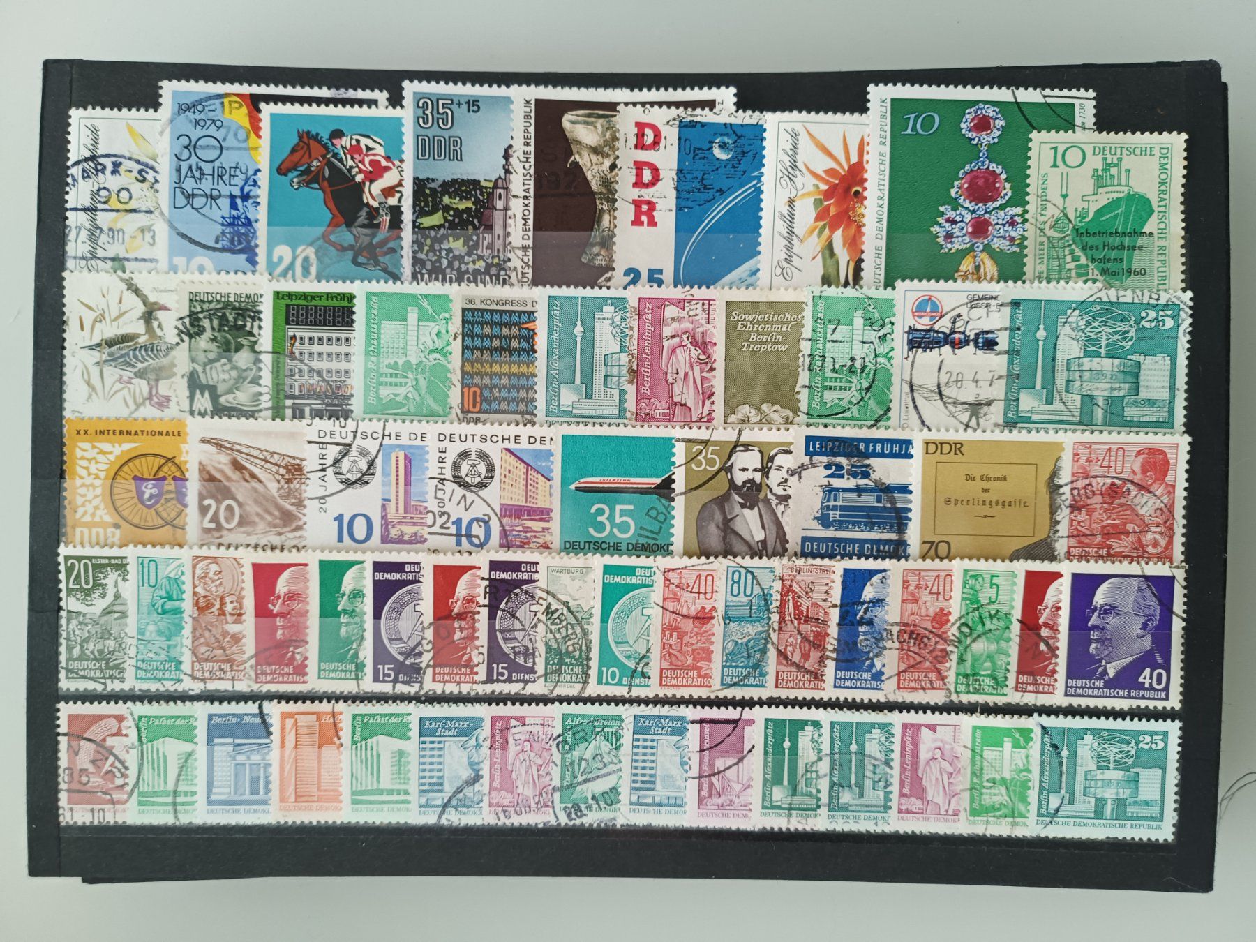 Tutti i francobolli: tolles DDR Lot gestempelt – Usato da Dübendorf venduto da goeggi79
