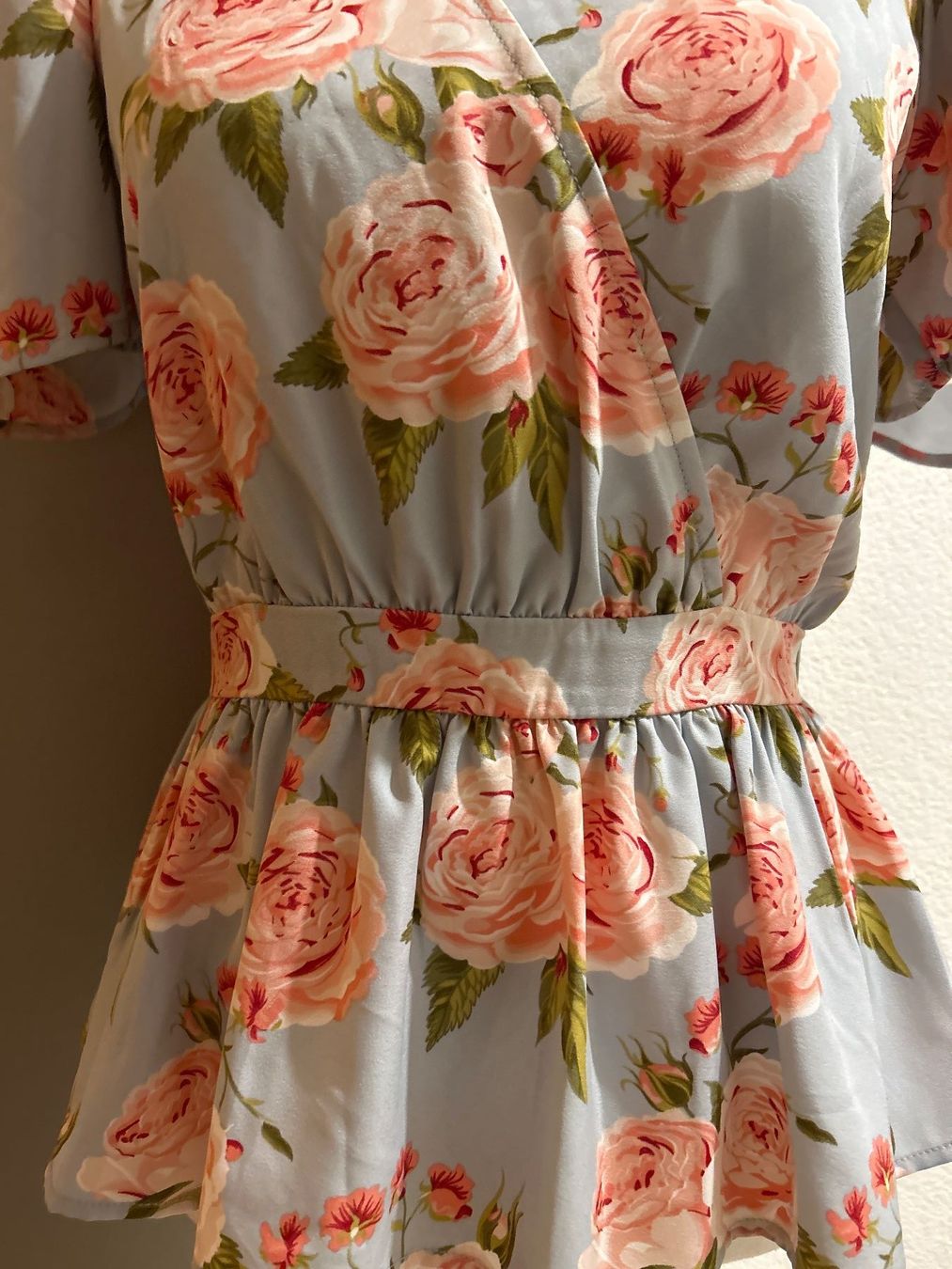 Vila Chemisiers: Kurzarm Bluse mint mit Rosenmuster von Vila  Gr. 36 – D'occasion à Brunnen par Nala2929 3