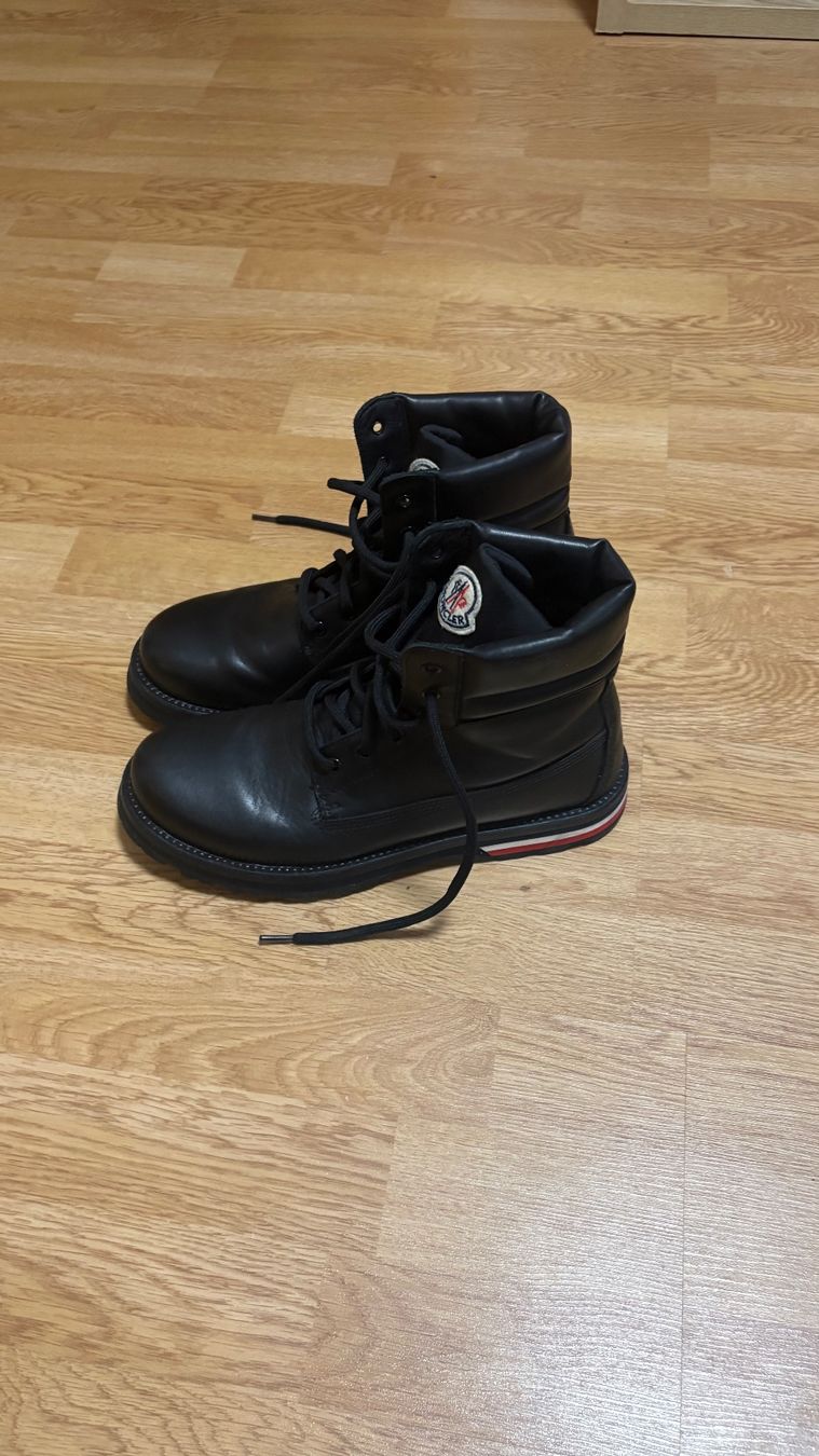 Moncler Herrenschuhe: Moncler boots black leather – Gebraucht aus Crans VS von stef.starce 1