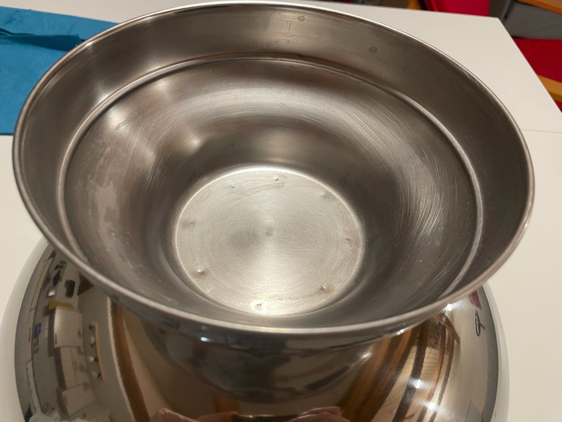 Ciotole: Grosse Edelstahl-Schüssel, Durchmesser 34 cm – Usato da Affeltrangen venduto da Mowgli_123 4