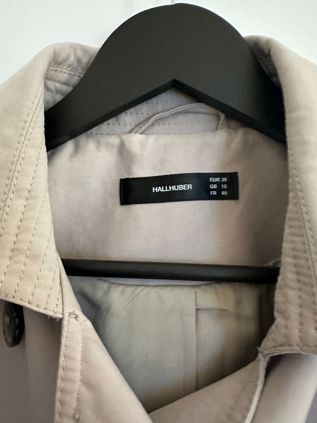 Hallhuber Giacche: Trenchcoat Hallhuber sand – Usato da Dürrenäsch venduto da Rena7 4