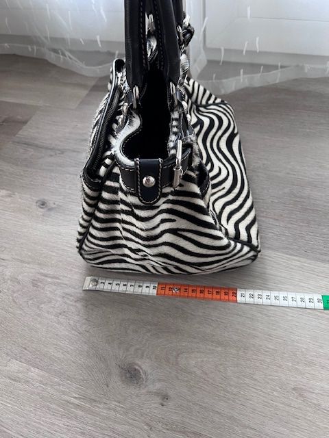 Borse da donna: Exklusive Zebra-Handtasche, wie neu! – Usato da Dulliken venduto da Nikitiki5 5