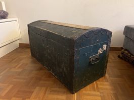 Alte Holz-Truhe