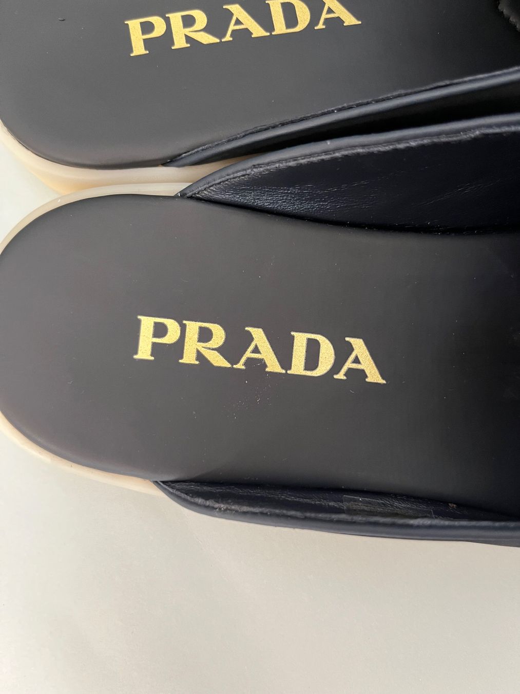 Prada Scarpe da donna: Prada Wildleder Mules Navy Blau 38.5 IT Neu – Nuovo (secondo la descrizione) da Lausanne venduto da S_luxury 3