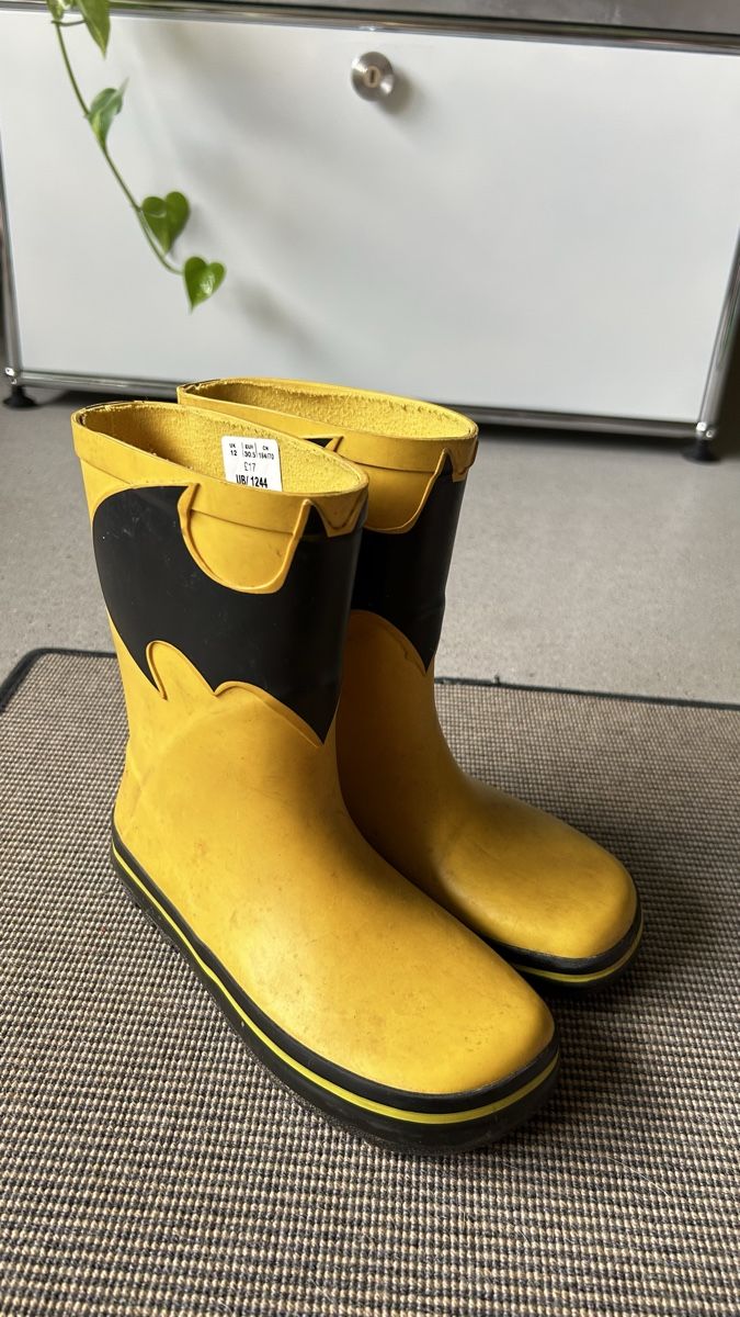 Scarpe per ragazzi: Batman Gummistiefel, Grösse 30.5 – Usato da Schaffhausen venduto da Alinas-Kinderwelt
