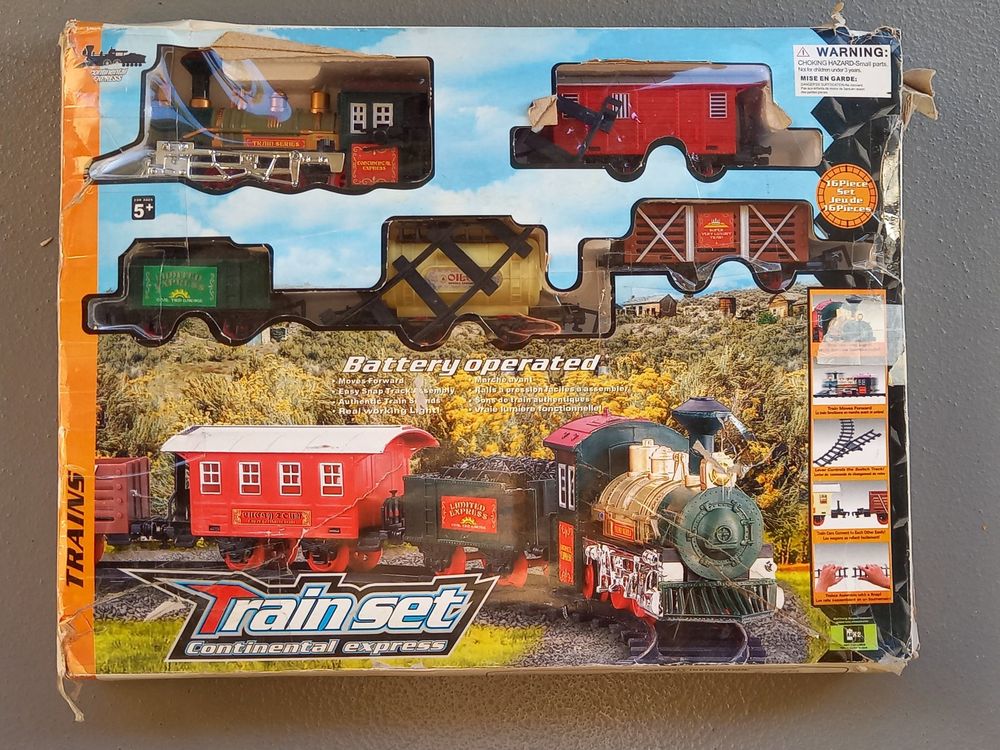  Foto zu Elektrischer Zug mit Schienen 