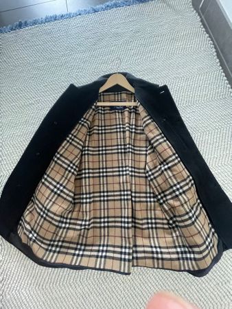 Schöne Burberry Mantel Grösse M mit Burberry Kleiderbügel