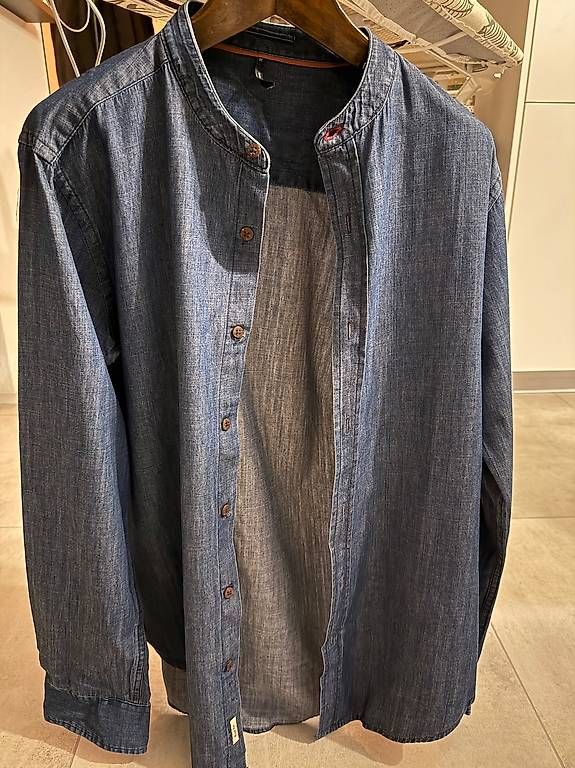 Camicie: Jeanshemd – Usato da Frauenfeld venduto da nicola.prestia