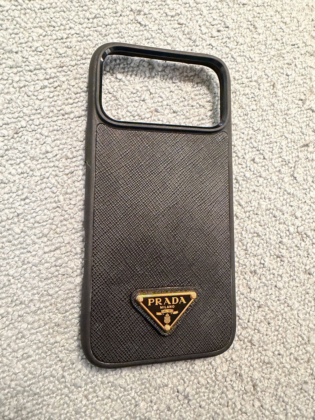 Prada Covers & Schutzfolien: Prada iPhone 17Pro Max Hülle – Gebraucht aus Muttenz von sandrasbubble 1